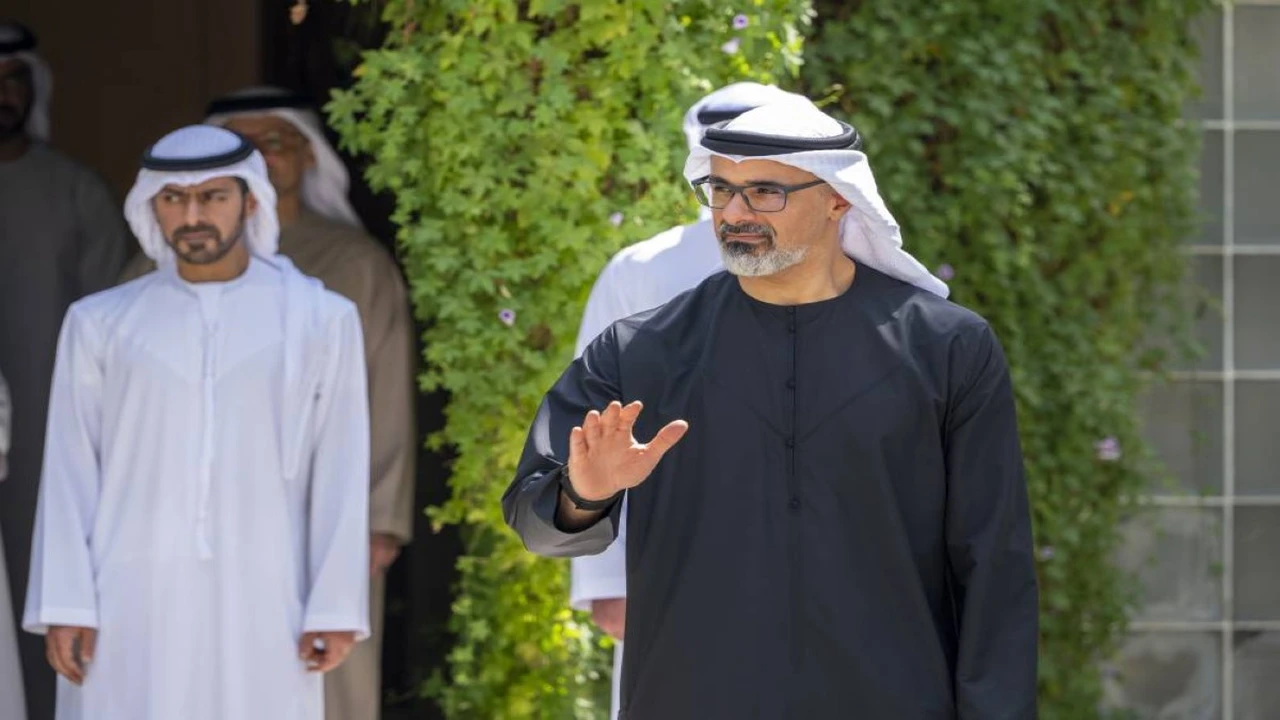 خالد بن محمد بن زايد يلتقي ملك إسواتيني لتعزيز التعاون الثنائي